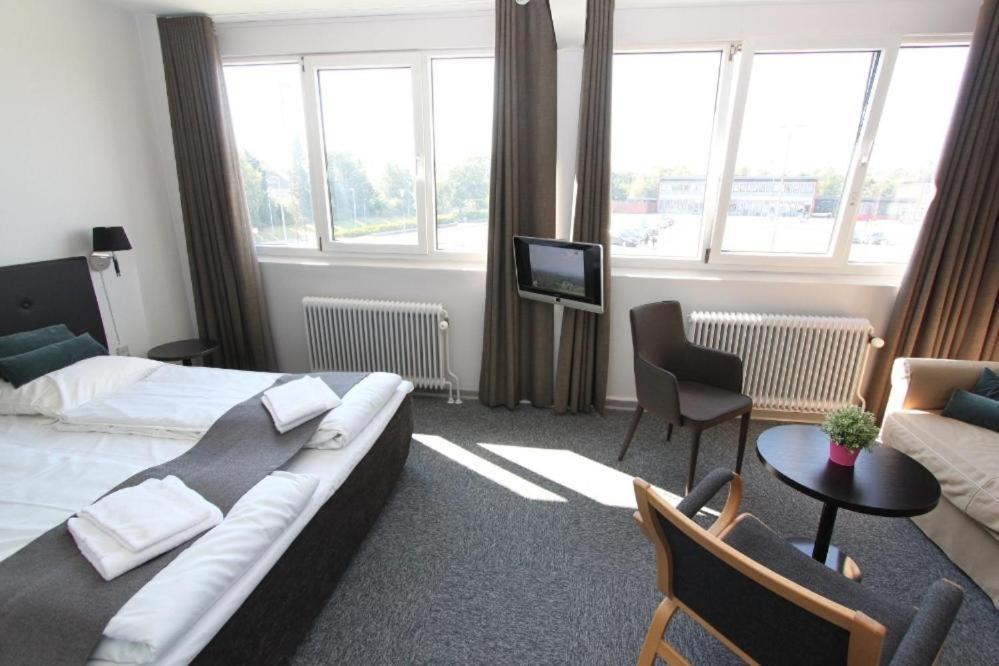 Banegaardshotellet Vojens ภายนอก รูปภาพ